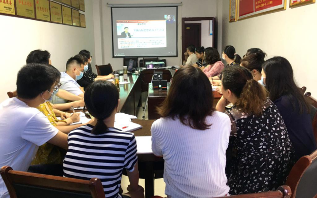 护理学院组织教师集体观看叶志明教授的课程思政讲座